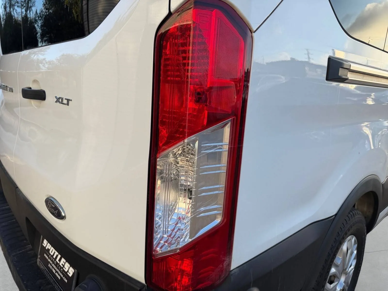 Ford Transit photo 12
