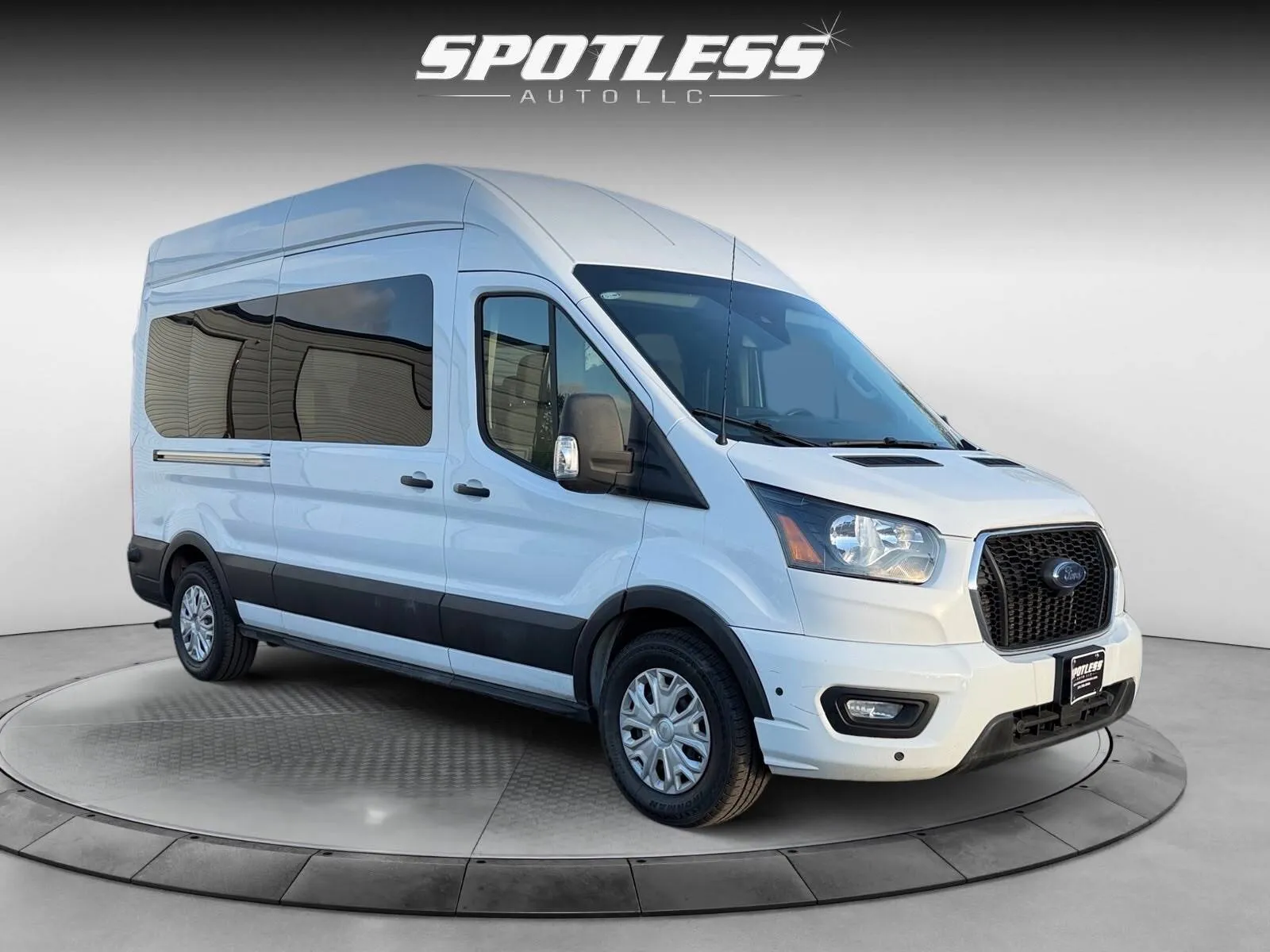 Ford Transit photo 9