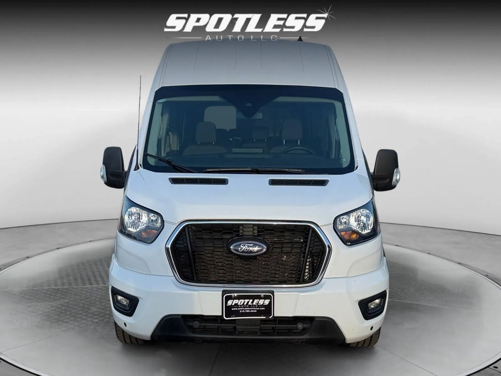 Ford Transit photo 10