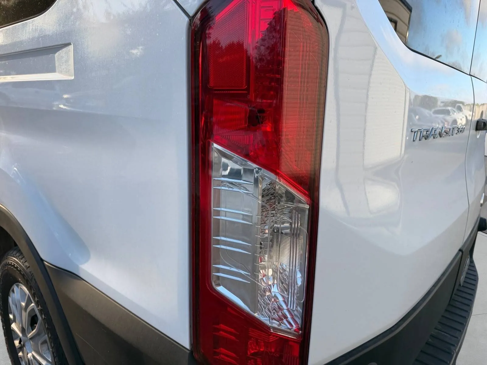 Ford Transit photo 13