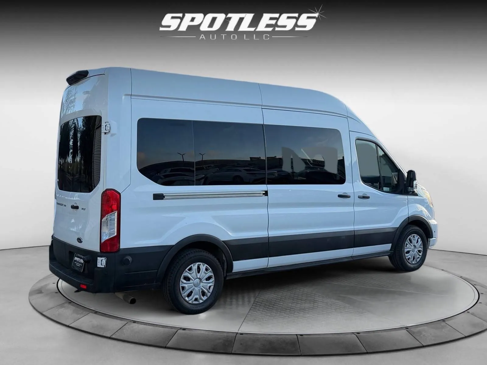 Ford Transit photo 7