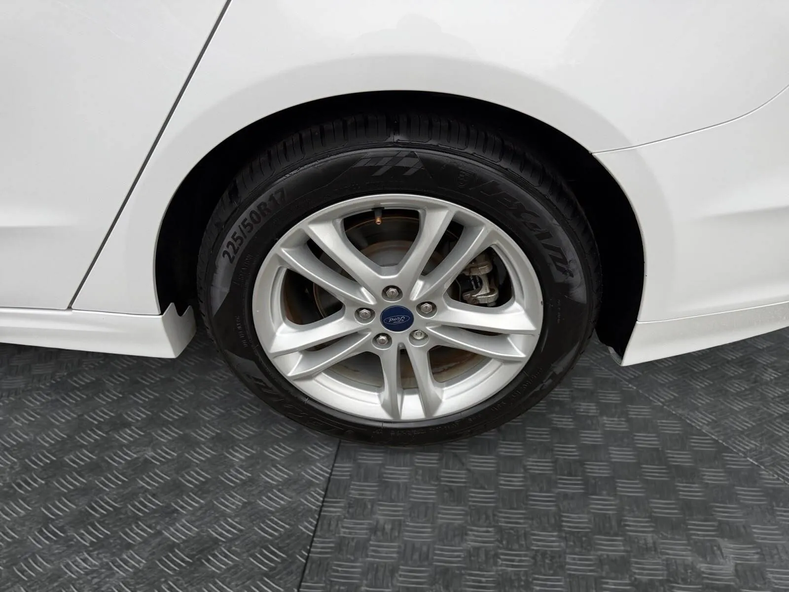 Ford Fusion photo 14