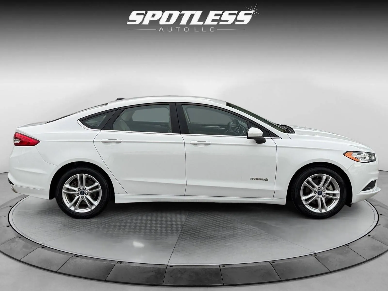 Ford Fusion photo 8