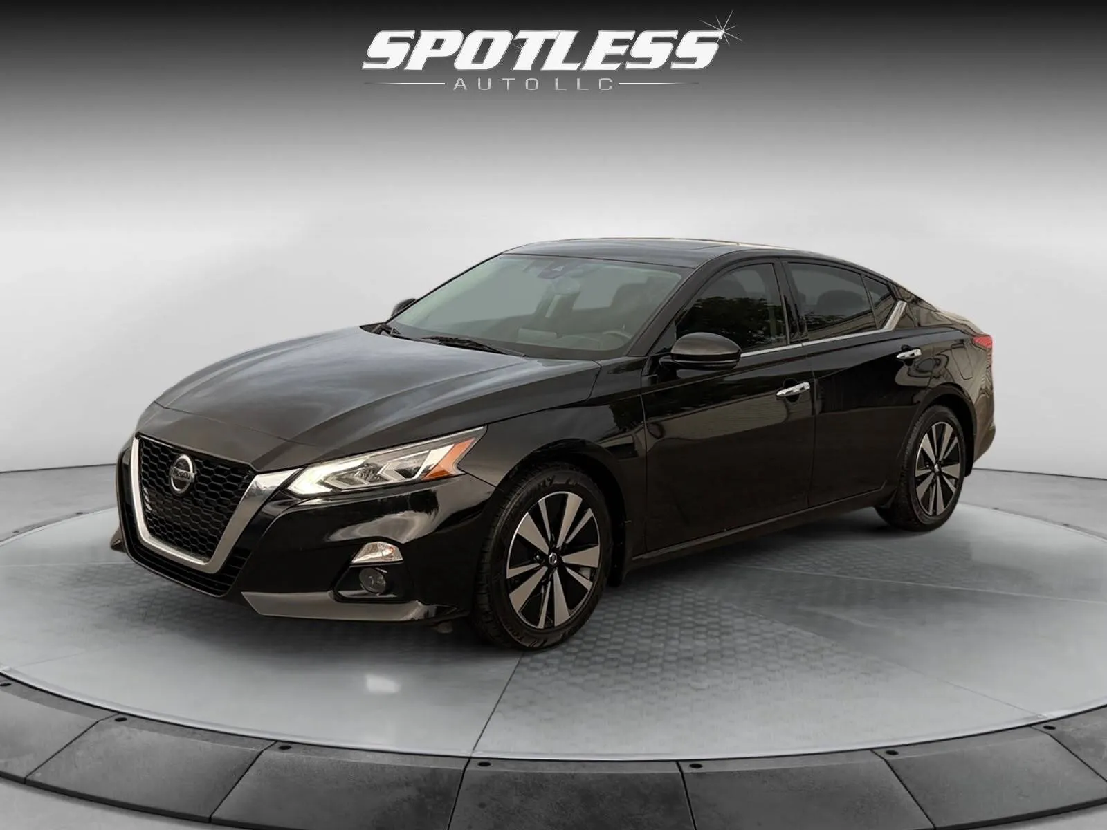 Nissan Altima photo 3