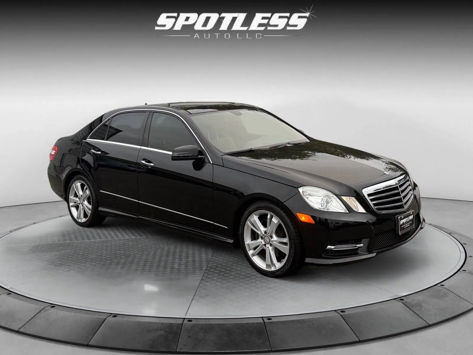 Mercedes-Benz E-Class photo 11