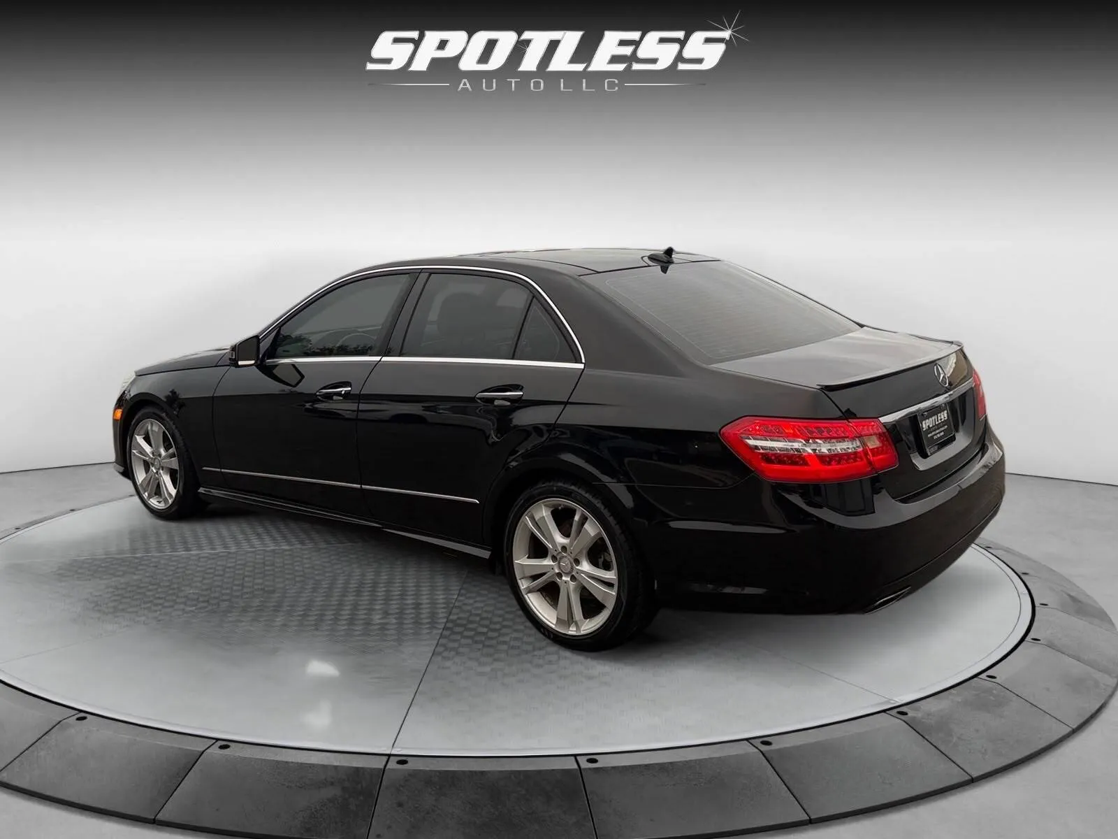 Mercedes-Benz E-Class photo 5