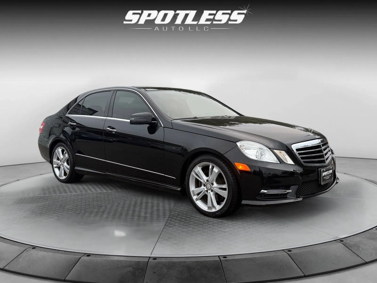 Mercedes-Benz E-Class photo 9