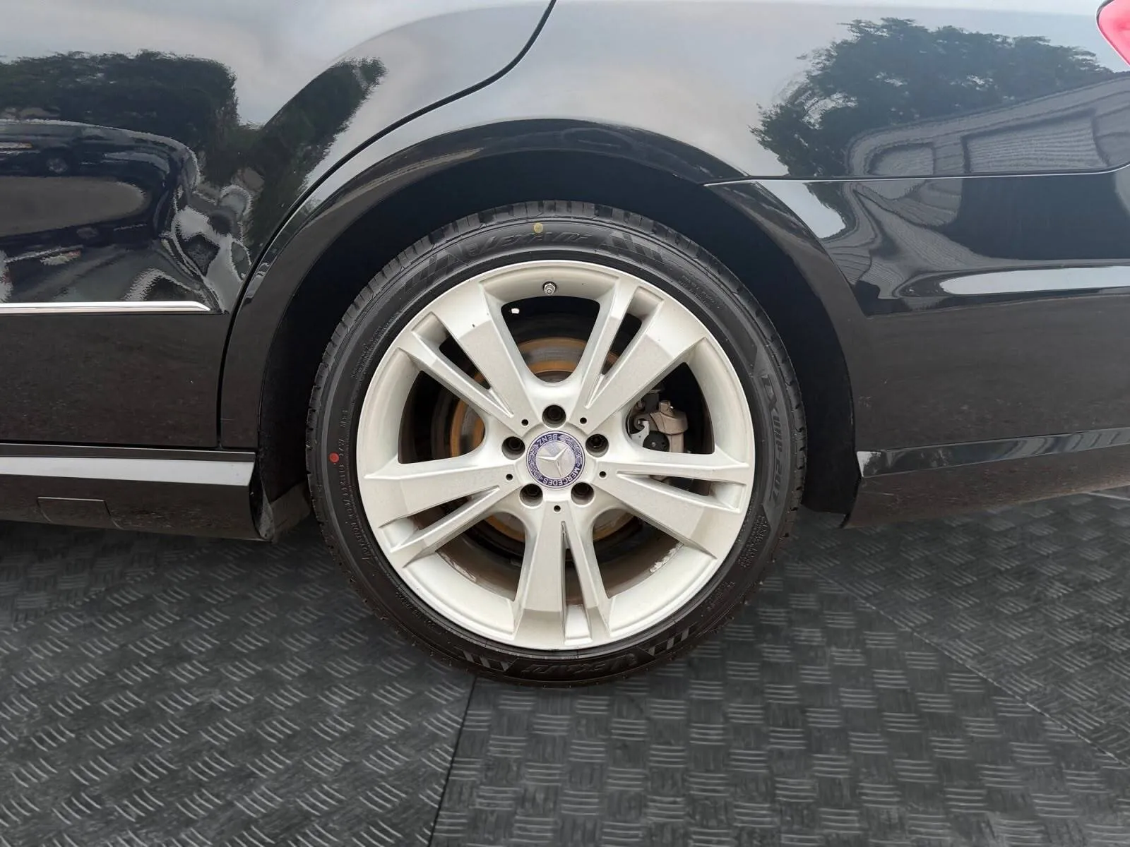 Mercedes-Benz E-Class photo 15