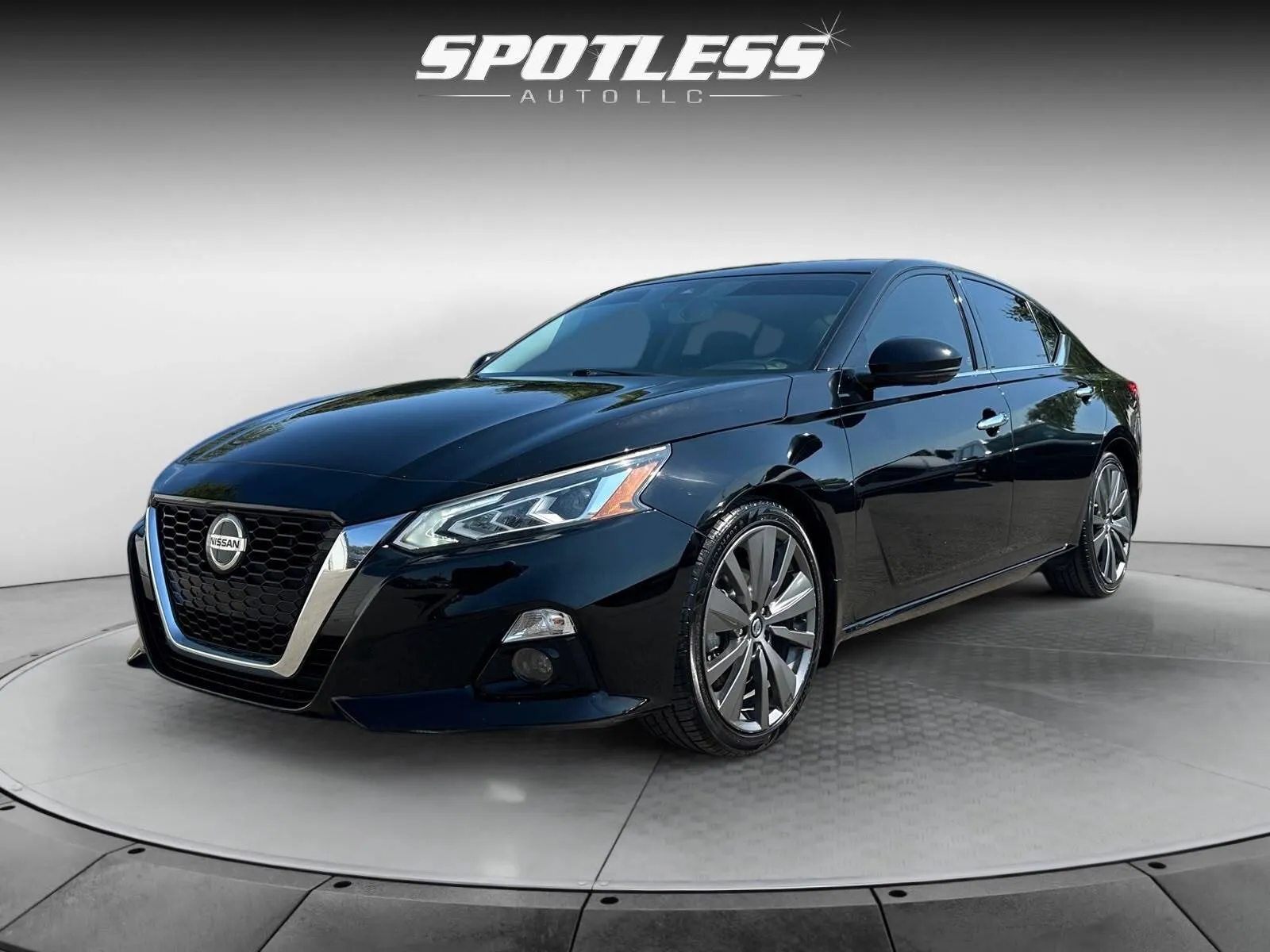 Nissan Altima photo 3