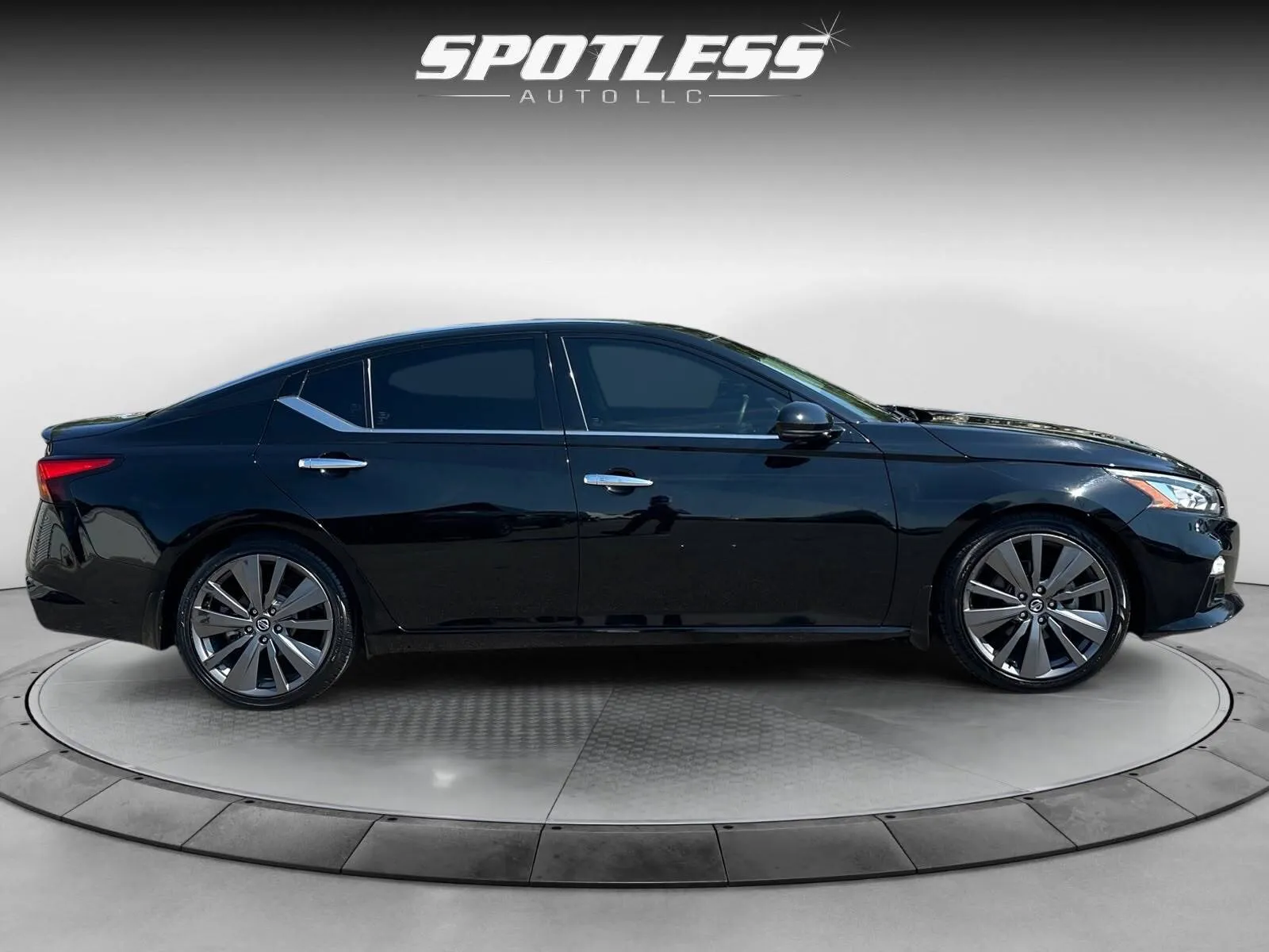 Nissan Altima photo 8