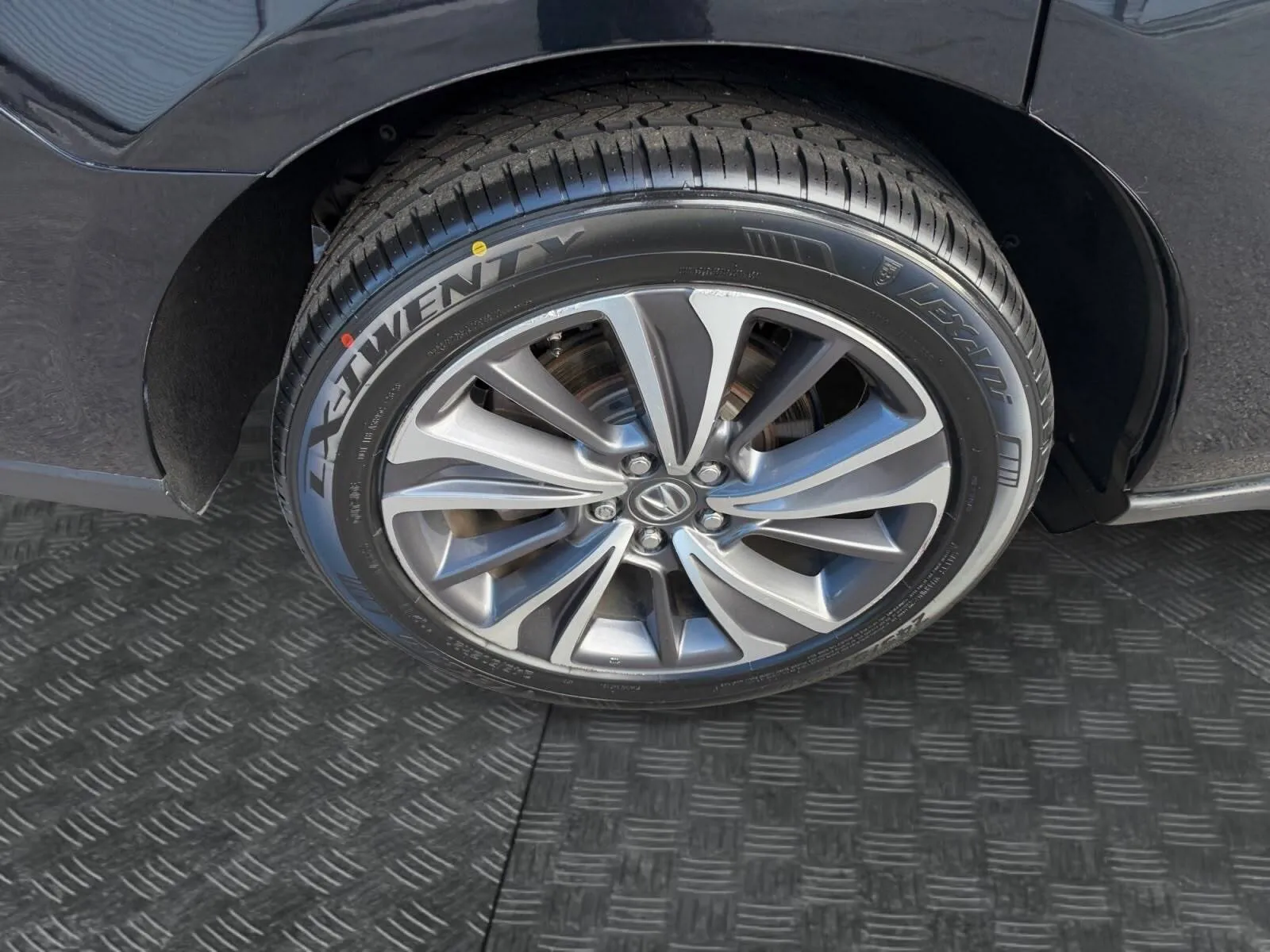 Acura MDX photo 14