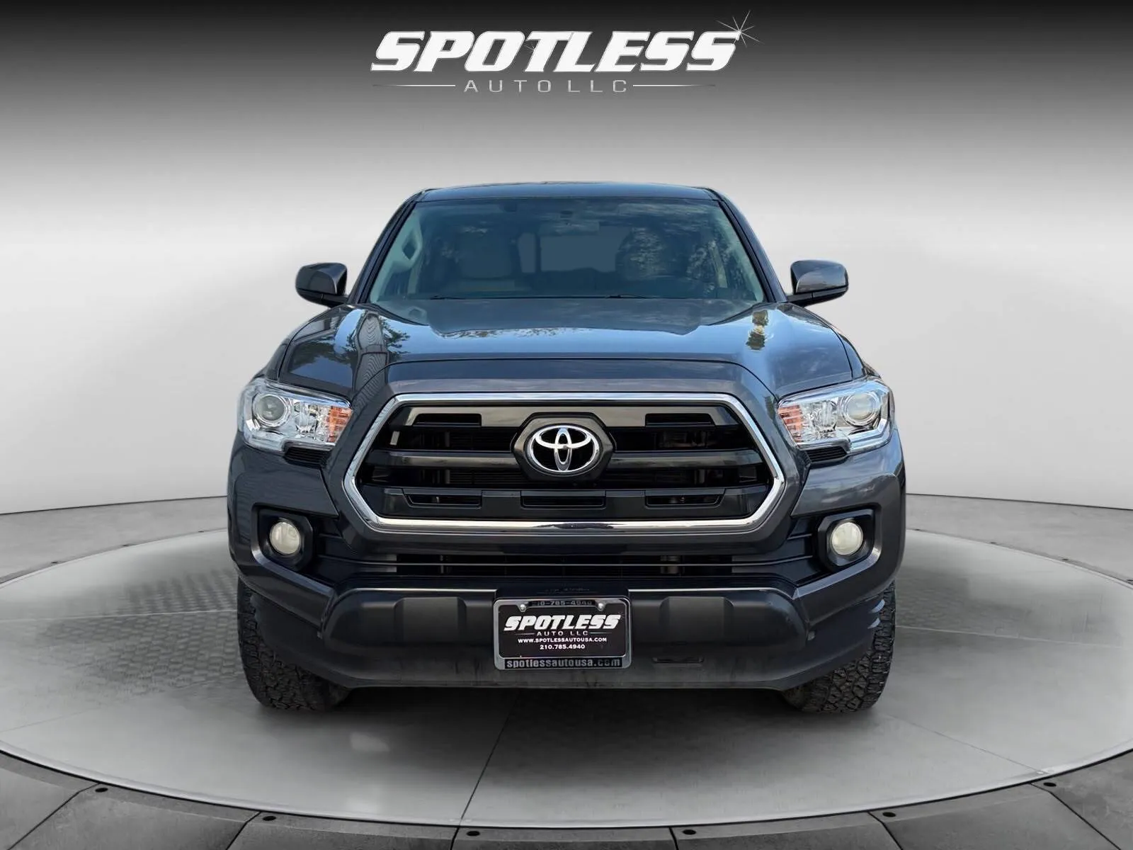 Toyota Tacoma photo 10