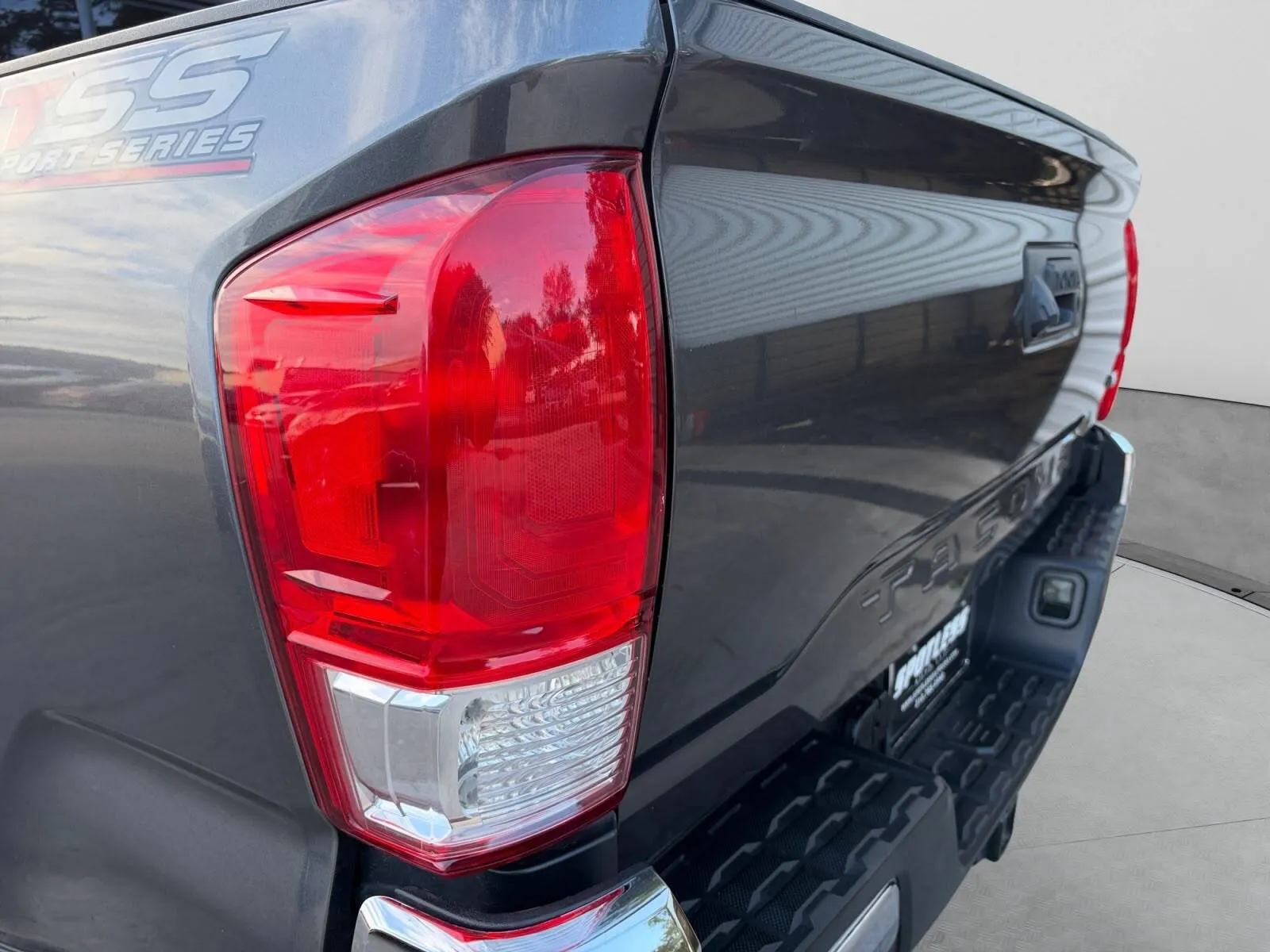 Toyota Tacoma photo 13