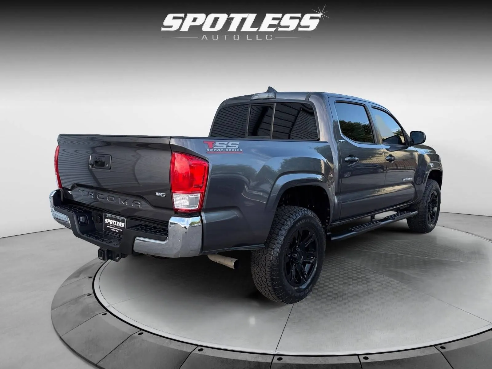 Toyota Tacoma photo 7