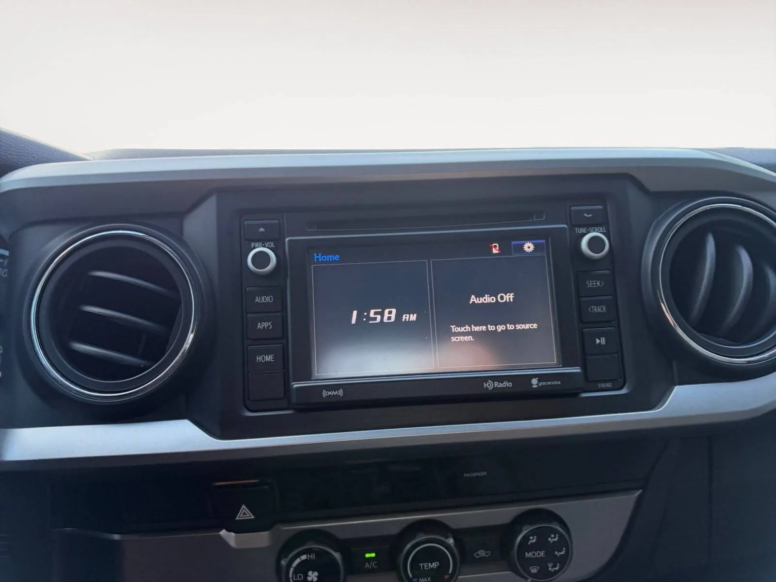 Toyota Tacoma photo 25