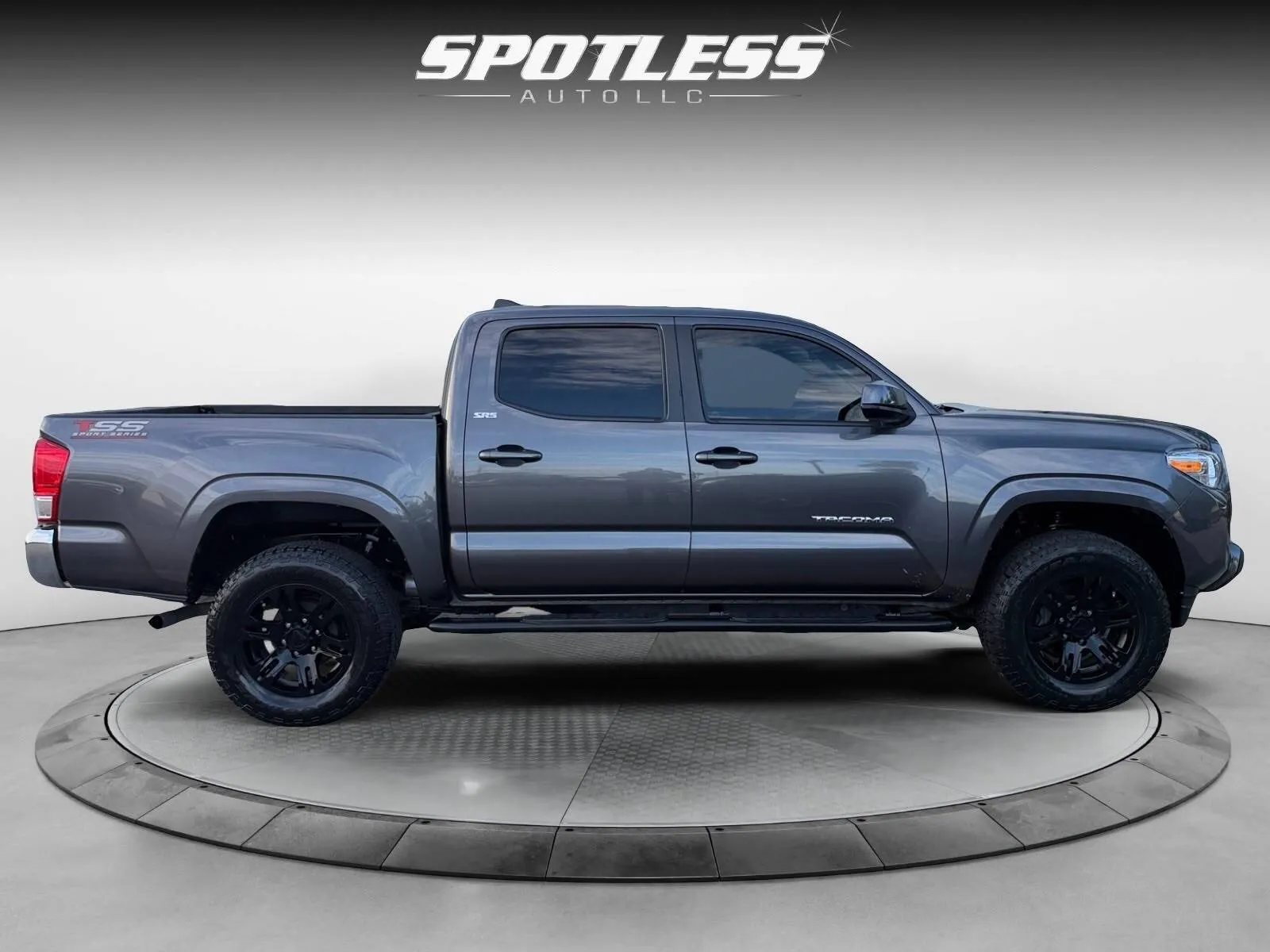 Toyota Tacoma photo 8