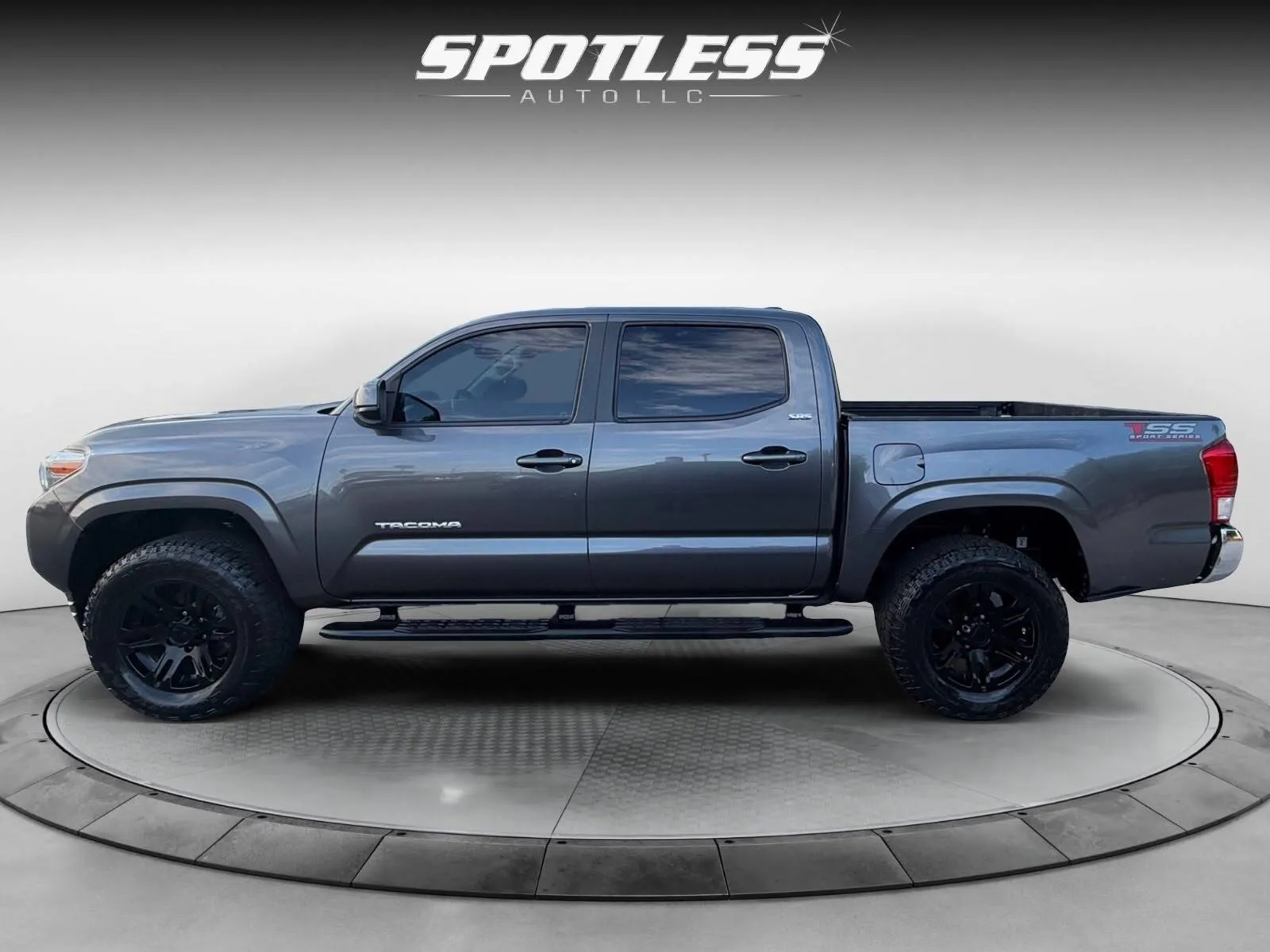 Toyota Tacoma photo 4