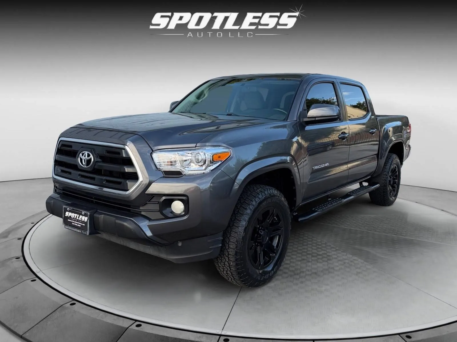 Toyota Tacoma photo 3