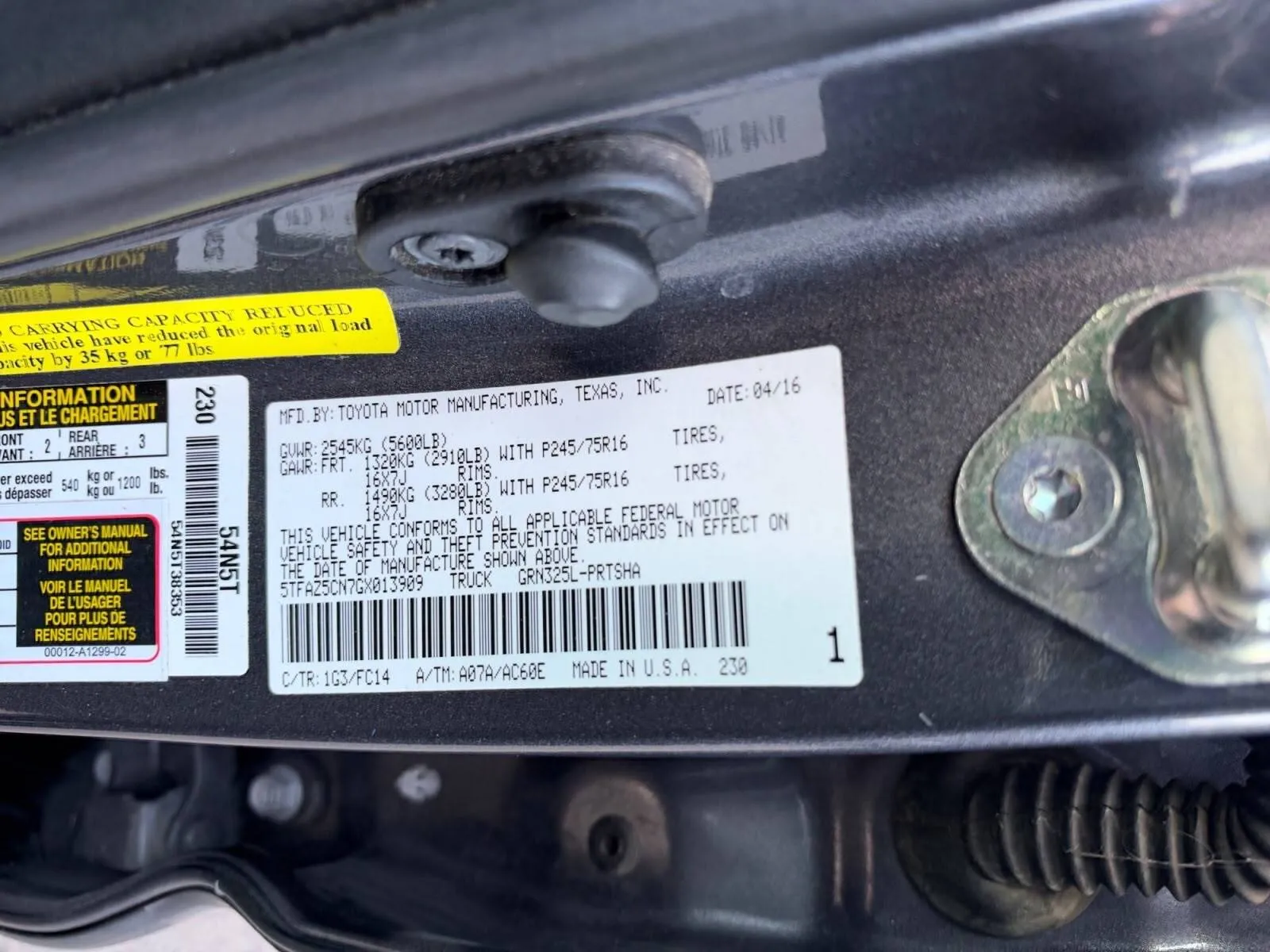Toyota Tacoma photo 17