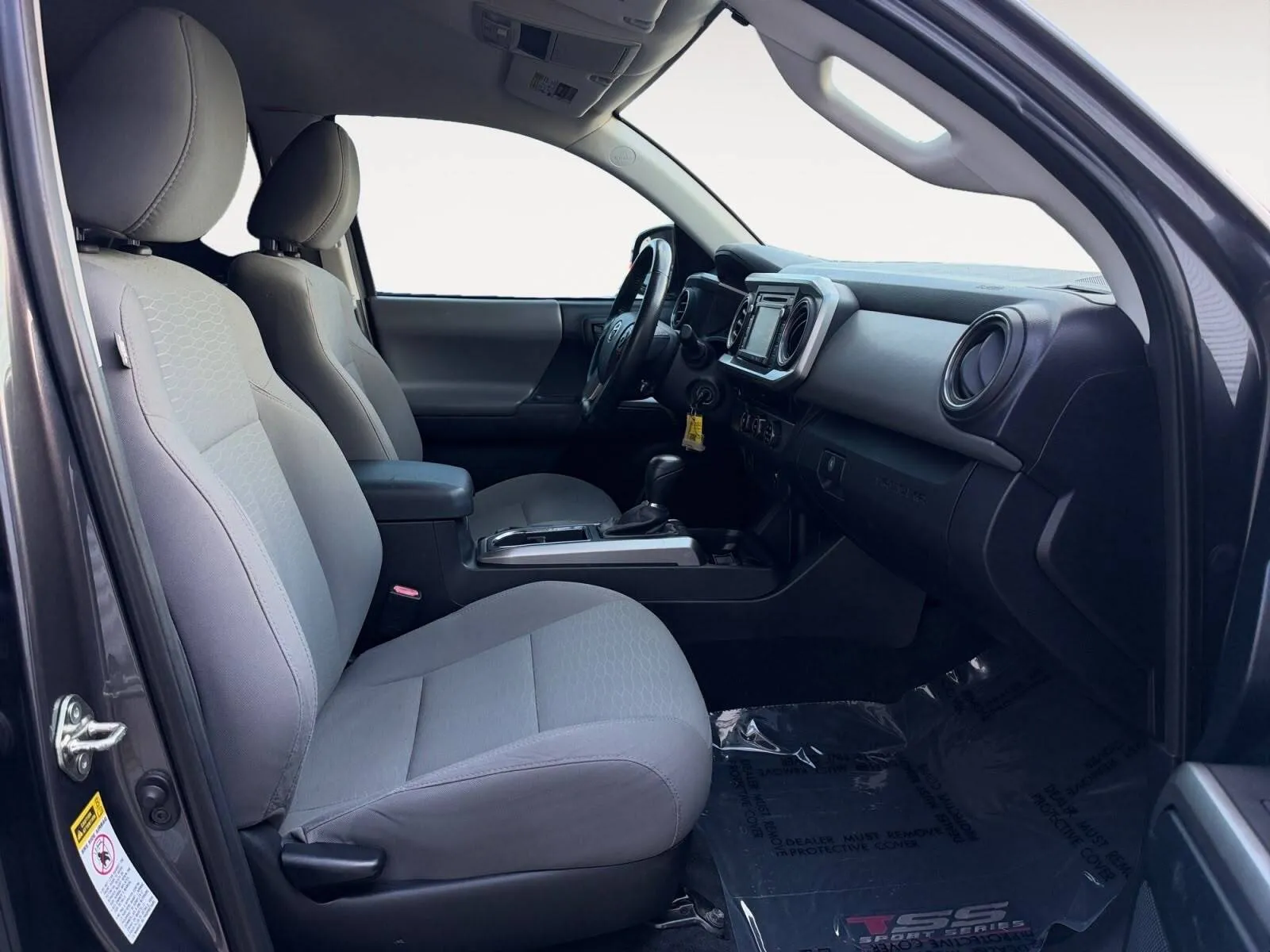 Toyota Tacoma photo 24