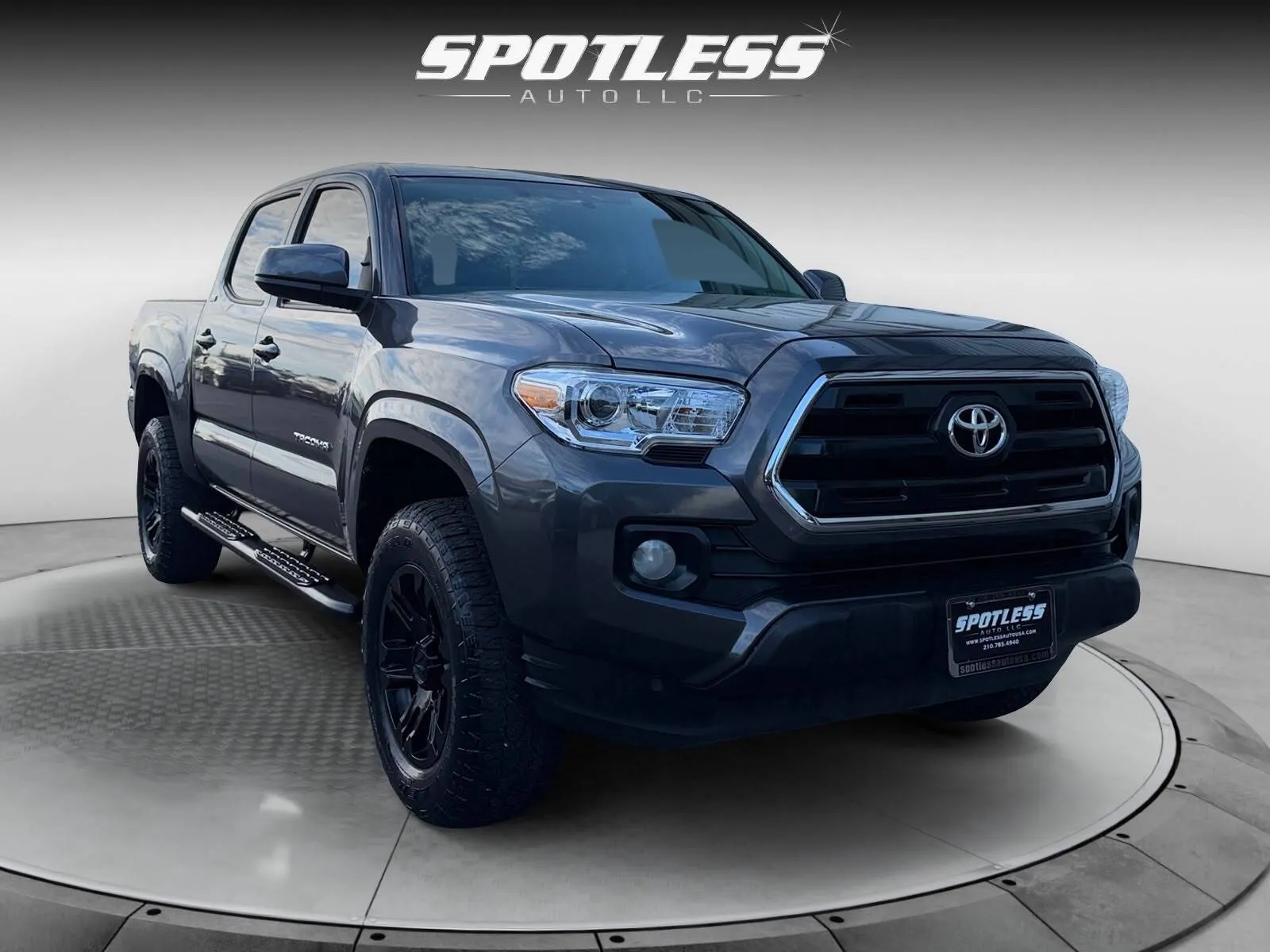 Toyota Tacoma photo 9
