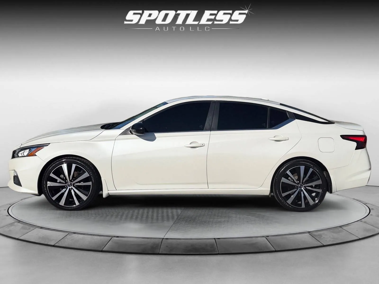 Nissan Altima photo 3