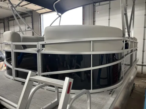 More photos of 2026 SUNCHASER VISTA 18 LR 50HP BUNK TRAILER at McLaughlin's RV & Marine - Detroit Lakes, MN