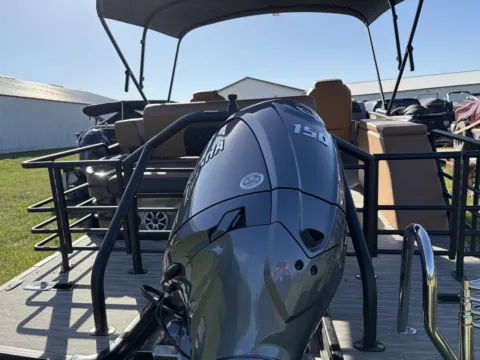 More photos of 2026 SYLVAN L-SERIES L-3 CLZ DH 150HP LEGS BUNK TRAILER DEMO at McLaughlin's RV & Marine - Detroit Lakes, MN