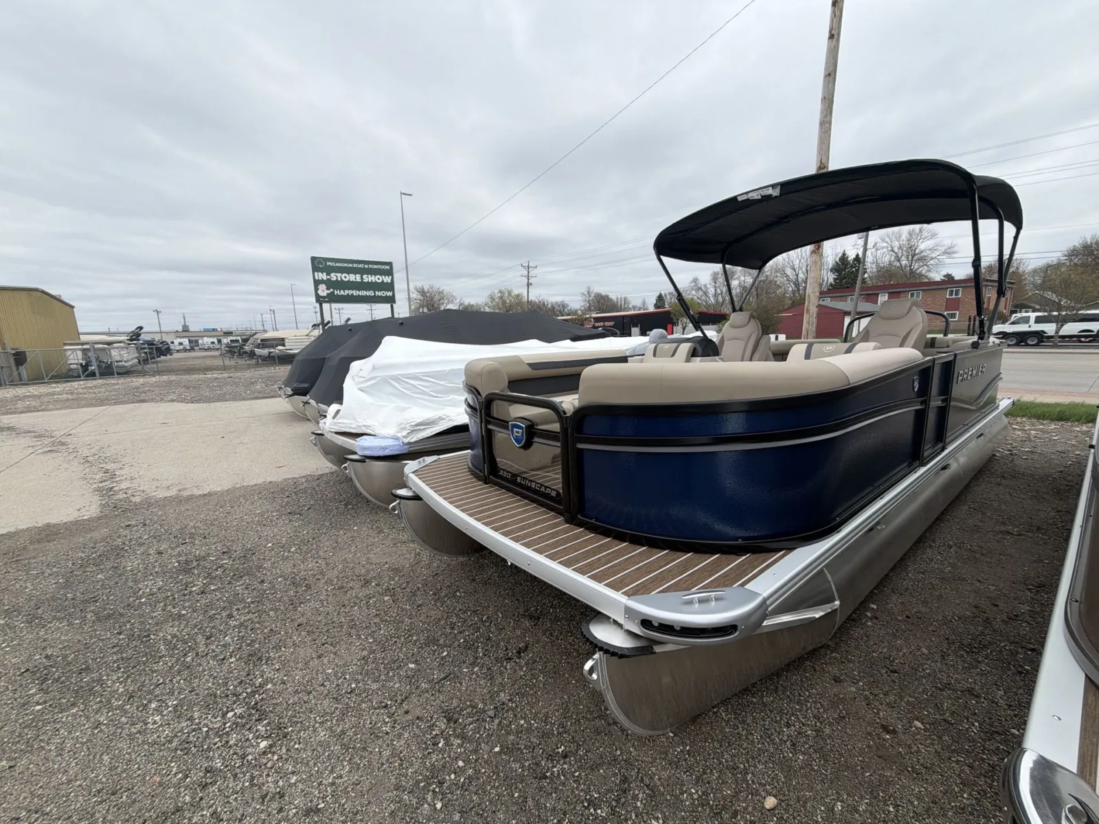 2026 PREMIER SUNSCAPE 220 RF 150HP LEGS BUNK TRAILER