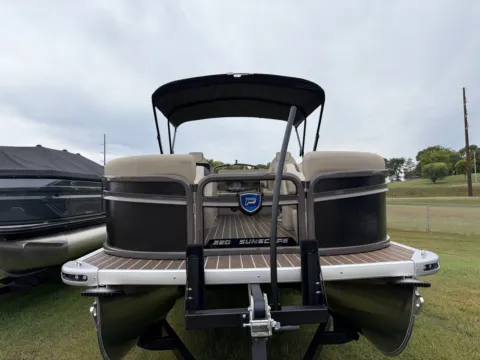 More photos of 2027 PREMIER SUNSCAPE 220 RL 115HP BUNK TRAILER at McLaughlin's RV & Marine - Detroit Lakes, MN