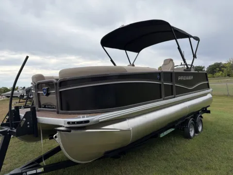 More photos of 2027 PREMIER SUNSCAPE 220 RL 115HP BUNK TRAILER at McLaughlin's RV & Marine - Detroit Lakes, MN