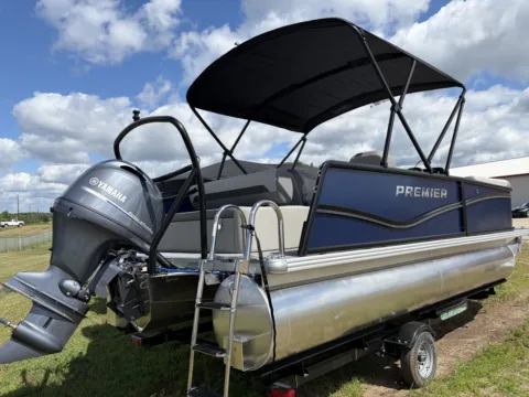 More photos of 2027 PREMIER SUNSCAPE 200 RL 90HP BUNK TRAILER at McLaughlin's RV & Marine - Detroit Lakes, MN