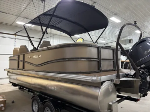More photos of 2027 PREMIER SUNSCAPE 220 RF 115HP BUNK TRAILER at McLaughlin's RV & Marine - Detroit Lakes, MN