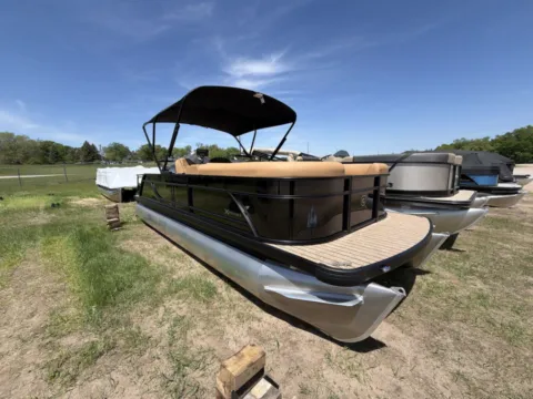 Photos of 2026 GODFREY XPERIENCE 2286 SFLX 115HP BUNK TRAILER for sale in Detroit Lakes, MN at McLaughlin's RV & Marine - Detroit Lakes