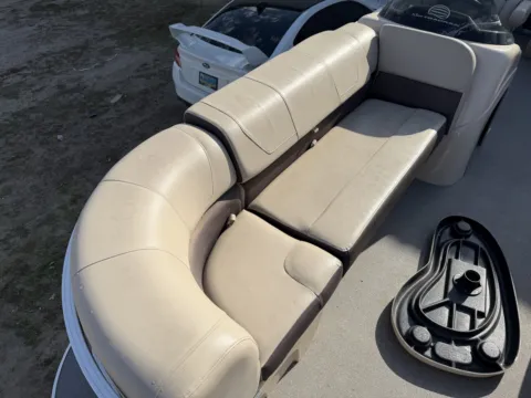 More photos of 2018 SUNTRACKER PARTY BARGE 20 DLX 90HP BUNK TRAILER at McLaughlin's RV & Marine - Detroit Lakes, MN