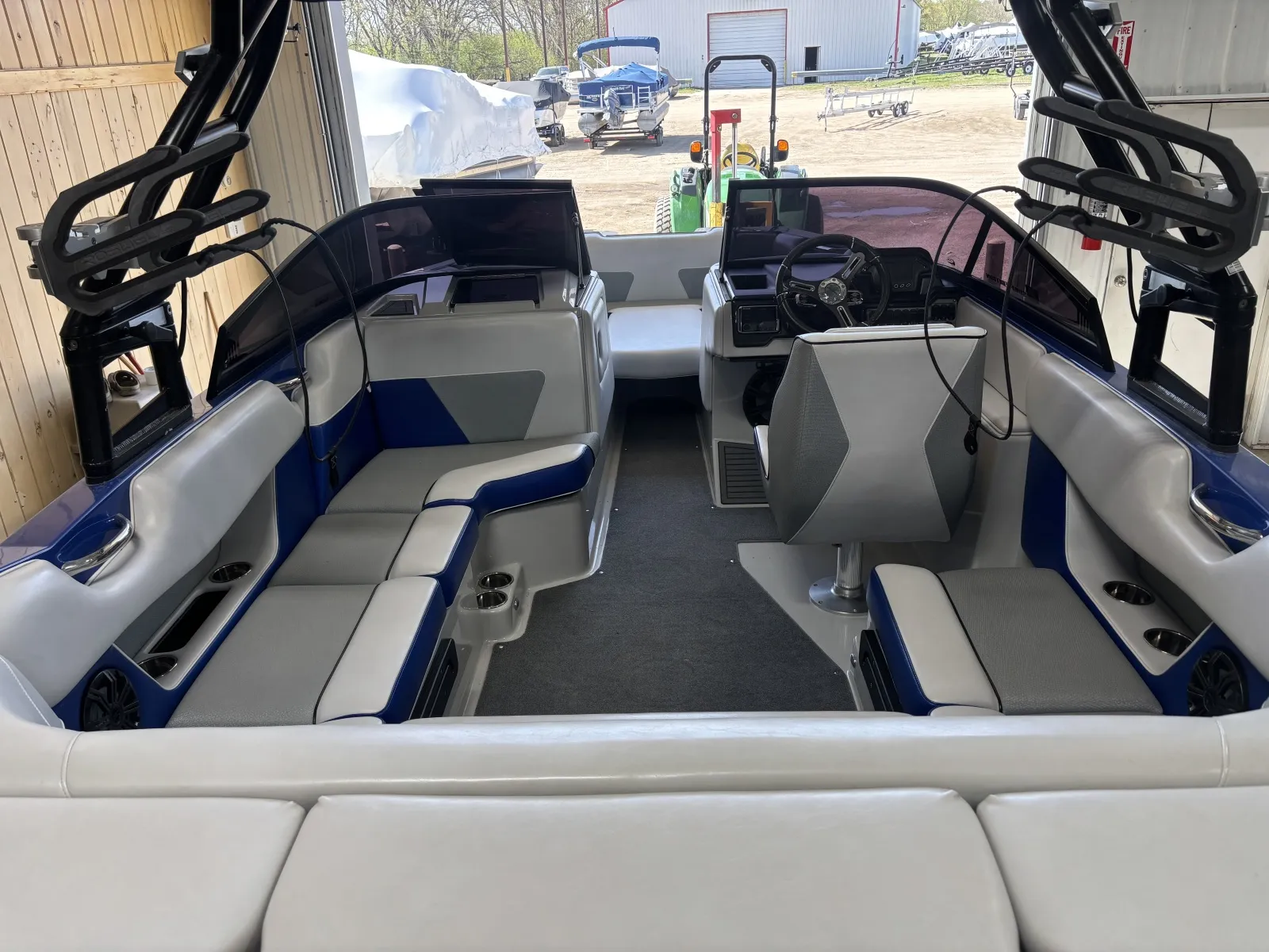 Another view of 2016 MOOMBA HELIX 340HRS for sale in Detroit Lakes, MN at McLaughlin's RV & Marine - Detroit Lakes