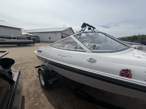 More photos of 2000 FOUR WINNS HORIZON 170 at McLaughlin's RV & Marine - Detroit Lakes, MN