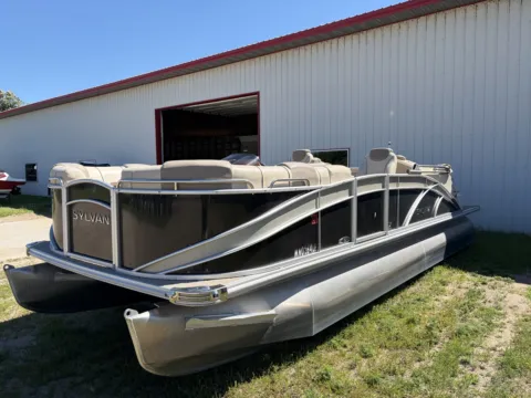 More photos of 2014 SYLVAN S SERIES S3 150HP BUNK TRAILER at McLaughlin's RV & Marine - Detroit Lakes, MN