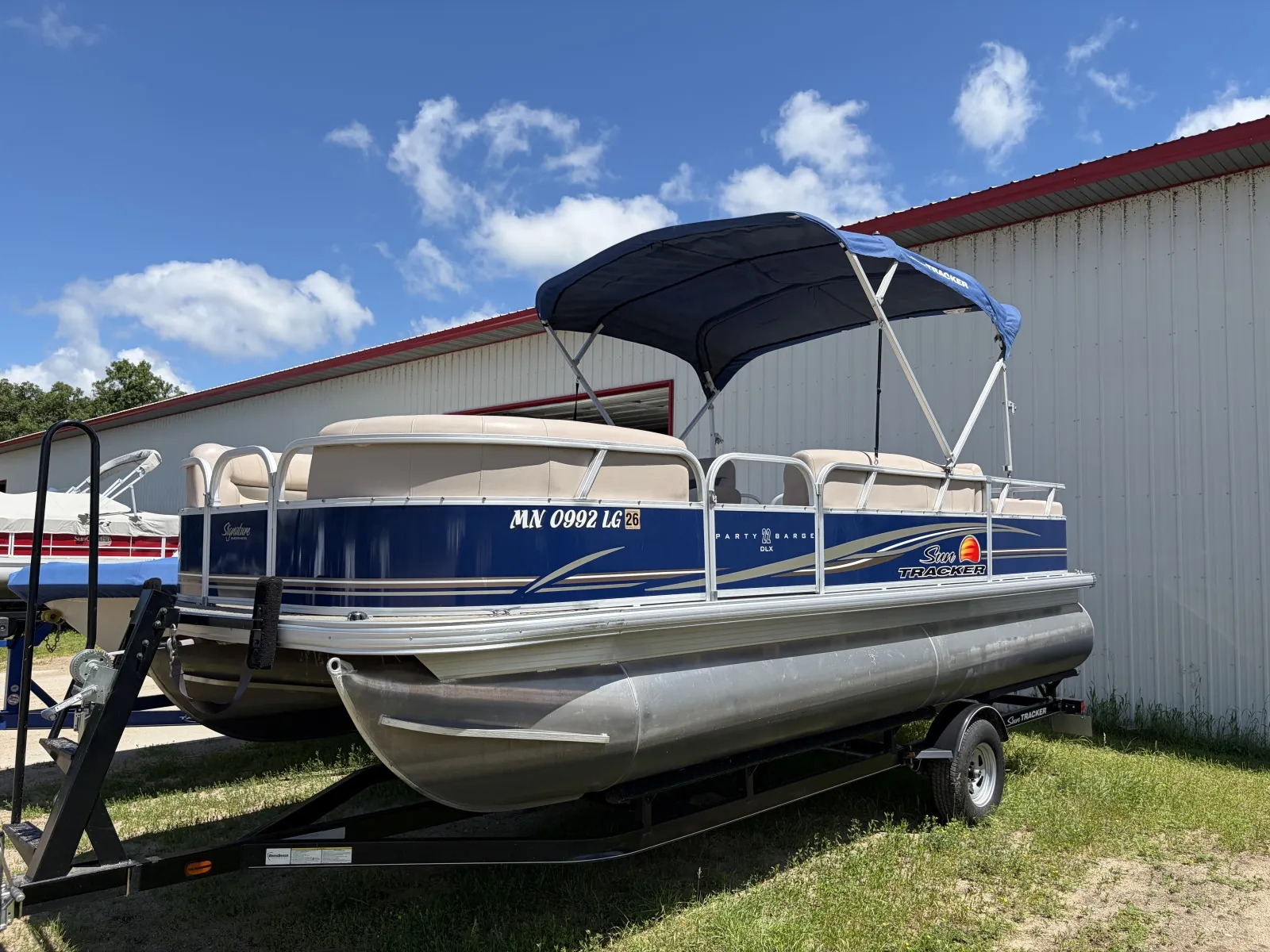 2014 TRACKER SUNTRACKER