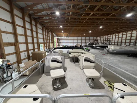 Unknown 2013 GODFREY SWEETWATER 2086BF 40HP NEW BUNK TRAILER for sale in Detroit Lakes, MN