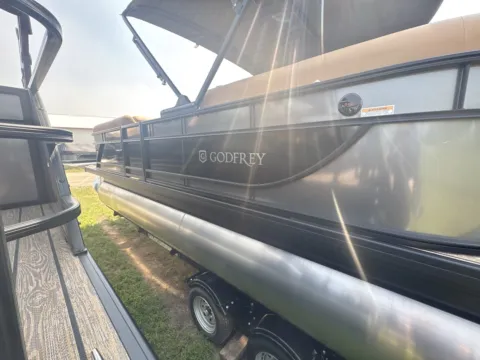 More photos of 2027 GODFREY XPERIENCE 2286 SBX 150HP BUNK TRAILER at McLaughlin's RV & Marine - Detroit Lakes, MN