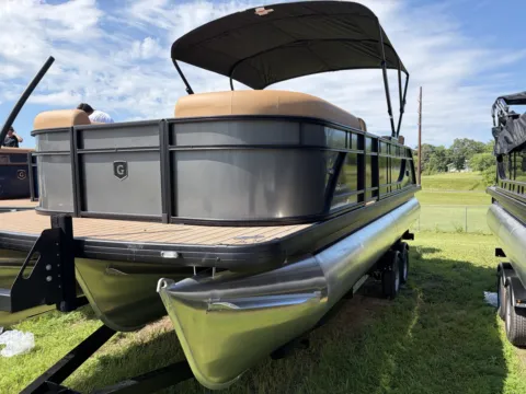 More photos of 2027 GODFREY XPERIENCE 2286 SFLX TRIPLE 200HP BUNK TRAILER at McLaughlin's RV & Marine - Detroit Lakes, MN