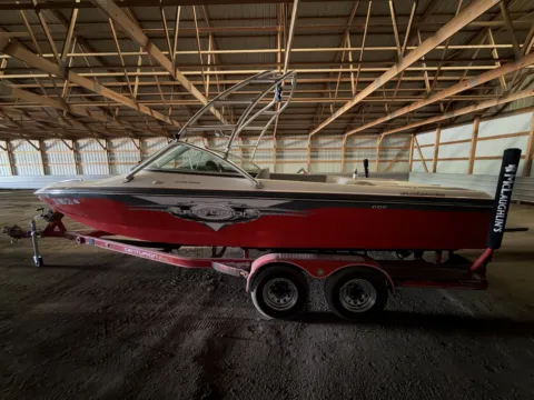 Unknown 2005 CENTURION AVALANCHE 22 for sale in Detroit Lakes, MN
