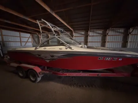 More photos of 2005 CENTURION AVALANCHE 22 at McLaughlin's RV & Marine - Detroit Lakes, MN