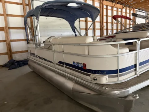 Photos of 2008 PREMIER LEISURE 40HP HONDA for sale in Detroit Lakes, MN at McLaughlin's RV & Marine - Detroit Lakes