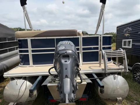 More photos of 2022 SYLVAN MIRAGE 820 CRUISE 40HP BUNK TRAILER at McLaughlin's RV & Marine - Detroit Lakes, MN