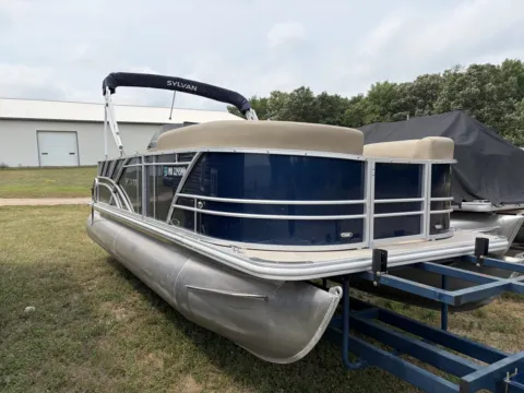 Another view of 2022 SYLVAN MIRAGE 820 CRUISE 40HP BUNK TRAILER for sale in Detroit Lakes, MN at McLaughlin's RV & Marine - Detroit Lakes