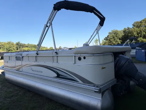More photos of 2007 BENNINGTON 2250 RL 50HP PONTOON at McLaughlin's RV & Marine - Detroit Lakes, MN
