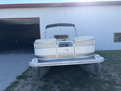 More photos of 2007 BENNINGTON 2250 RL 50HP PONTOON at McLaughlin's RV & Marine - Detroit Lakes, MN