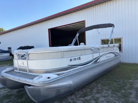 More photos of 2007 BENNINGTON 2250 RL 50HP PONTOON at McLaughlin's RV & Marine - Detroit Lakes, MN